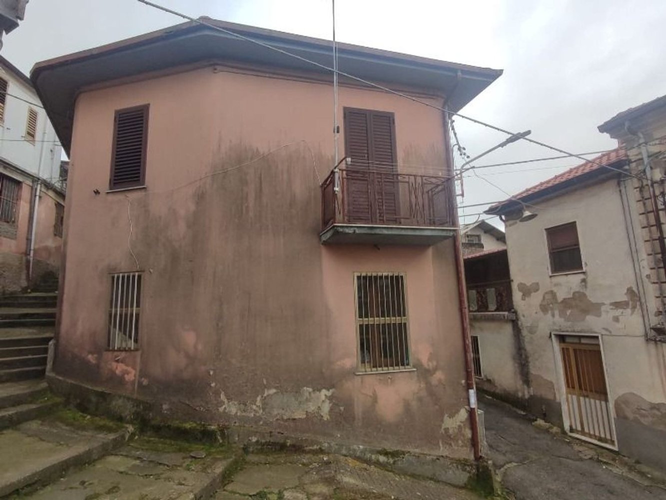 4 bedrooms House in Chiaravalle Centrale, Italy No. 373539