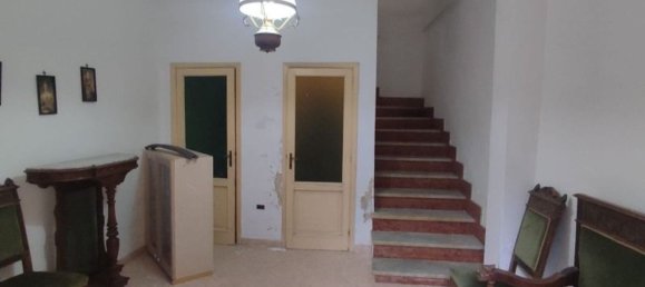 4 bedrooms House in Chiaravalle Centrale, Italy No. 373539 7