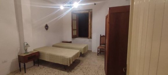 4 bedrooms House in Chiaravalle Centrale, Italy No. 373539 10