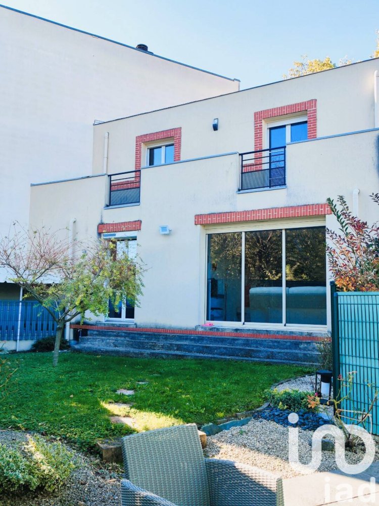 Casa de 4 dormitorios en Chalons-en-Champagne, France No. 220814