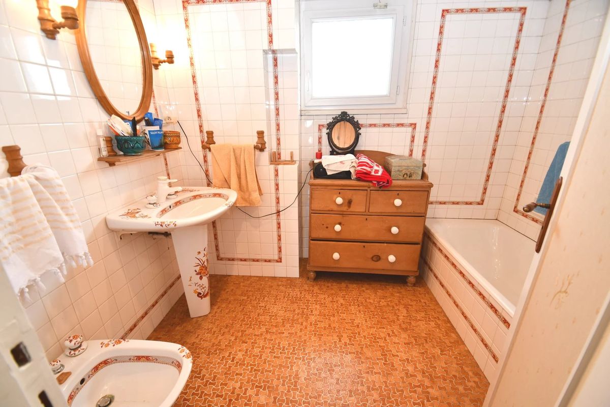 Дом с 3 спальнями в Ливри-Гарган, Франция № 183282