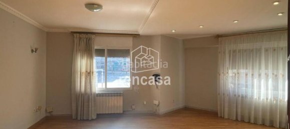 4 bedrooms Apartment in Lleida, Spain No. 139084 3