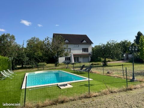 Casa de 4 dormitorios en Reuilly, France No. 63680