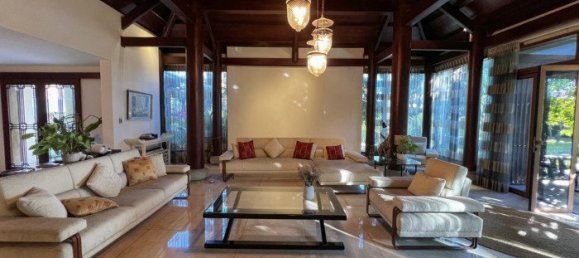 Casa de 4 dormitorios en Thu Duc, Vietnam No. 18552 11