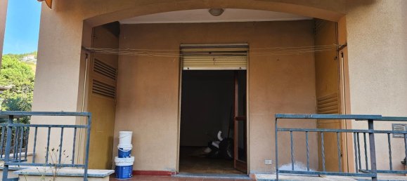 3-salle Appartement à Bordighera, Italy No. 254925 10