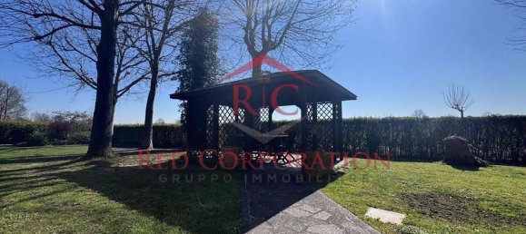 7 rooms House in Correggio, Italy No. 40848 23