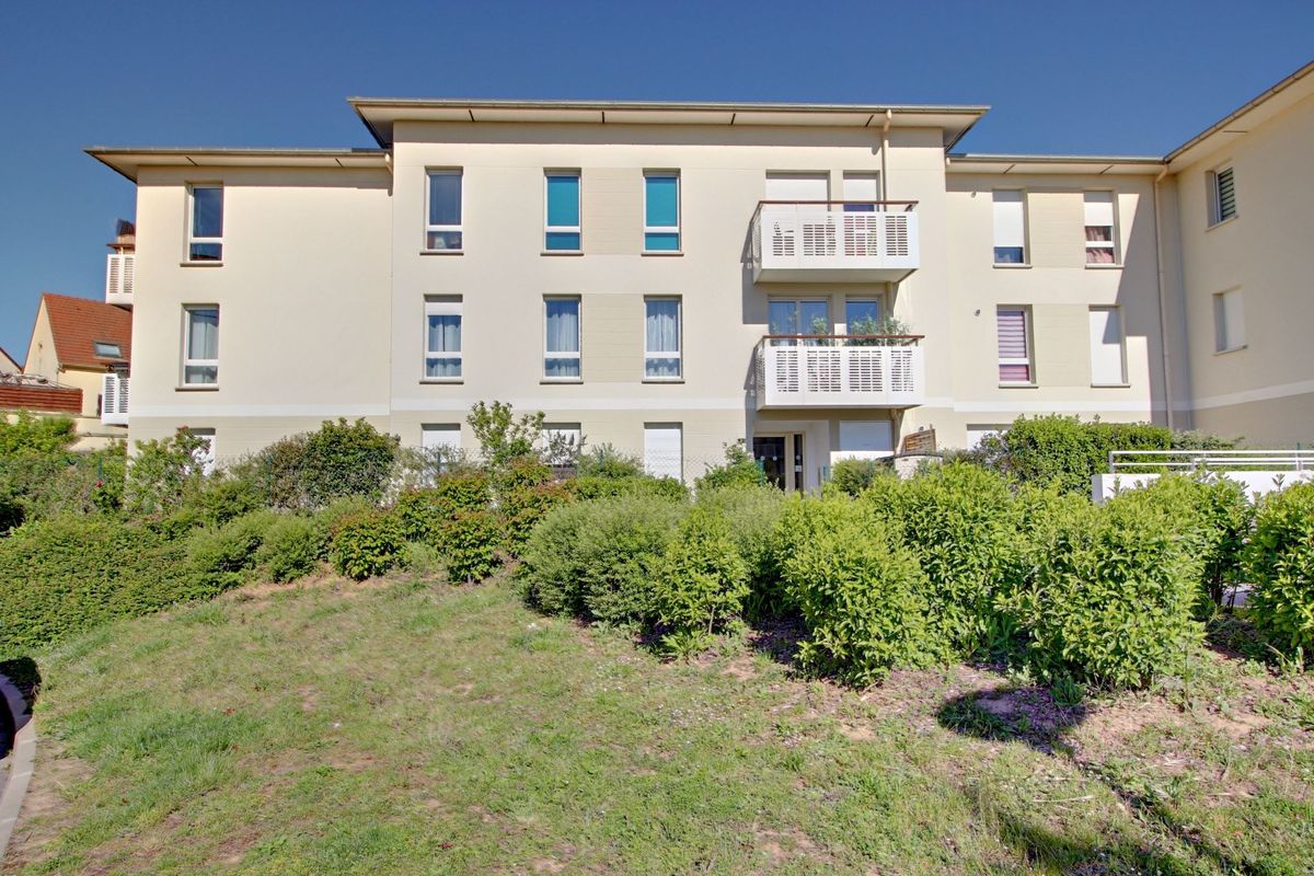 3 bedrooms Apartment in Ecquevilly, France No. 166528