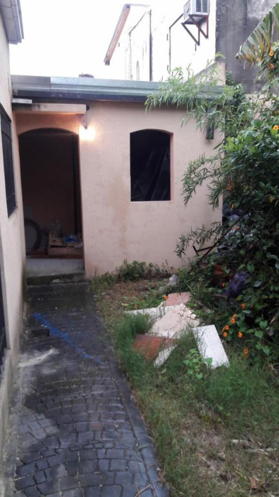 2 bedrooms House in Moron, Argentina No. 10447