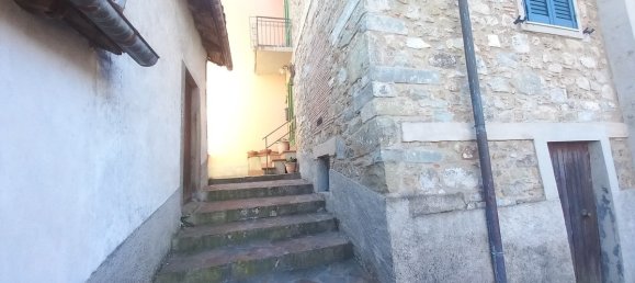 3 bedrooms House in Molazzana, Italy No. 79799 6