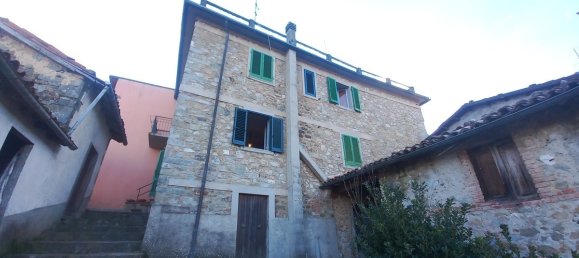 3 bedrooms House in Molazzana, Italy No. 79799 14
