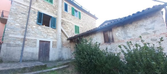 3 bedrooms House in Molazzana, Italy No. 79799 4