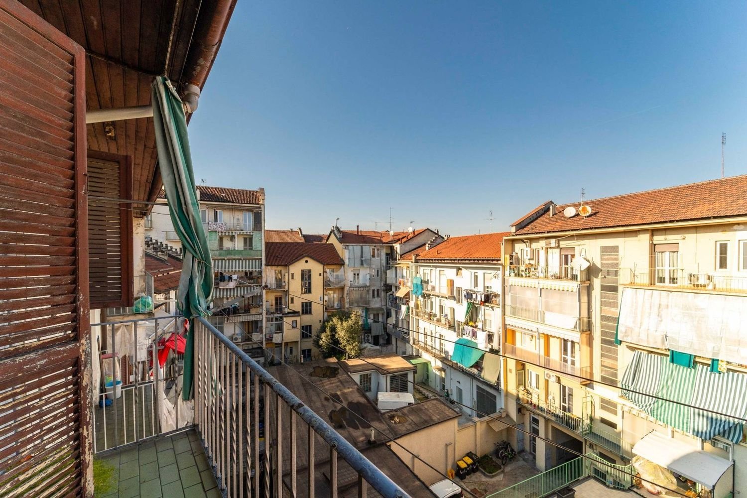 Квартира с 3 комнатами в Турин, Италия № 43573