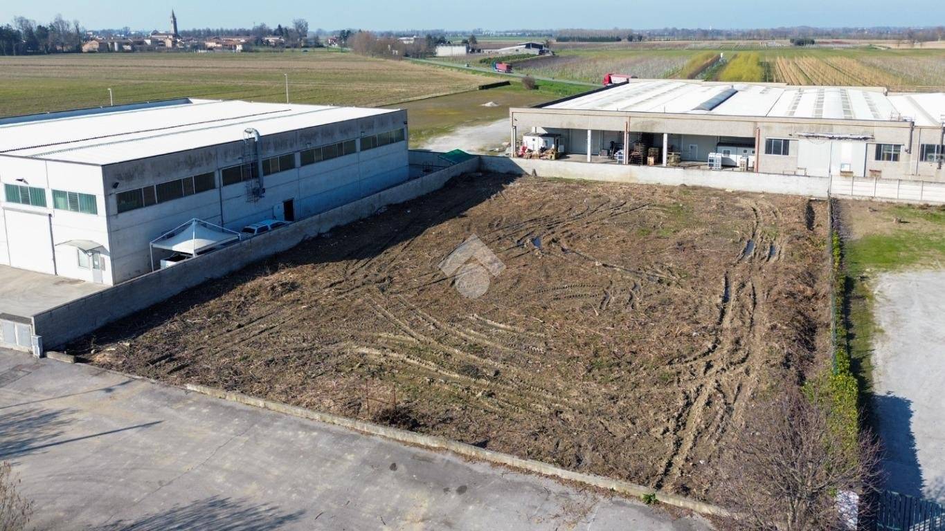 2200m² Land in Torre de' Picenardi, Italy No. 116686