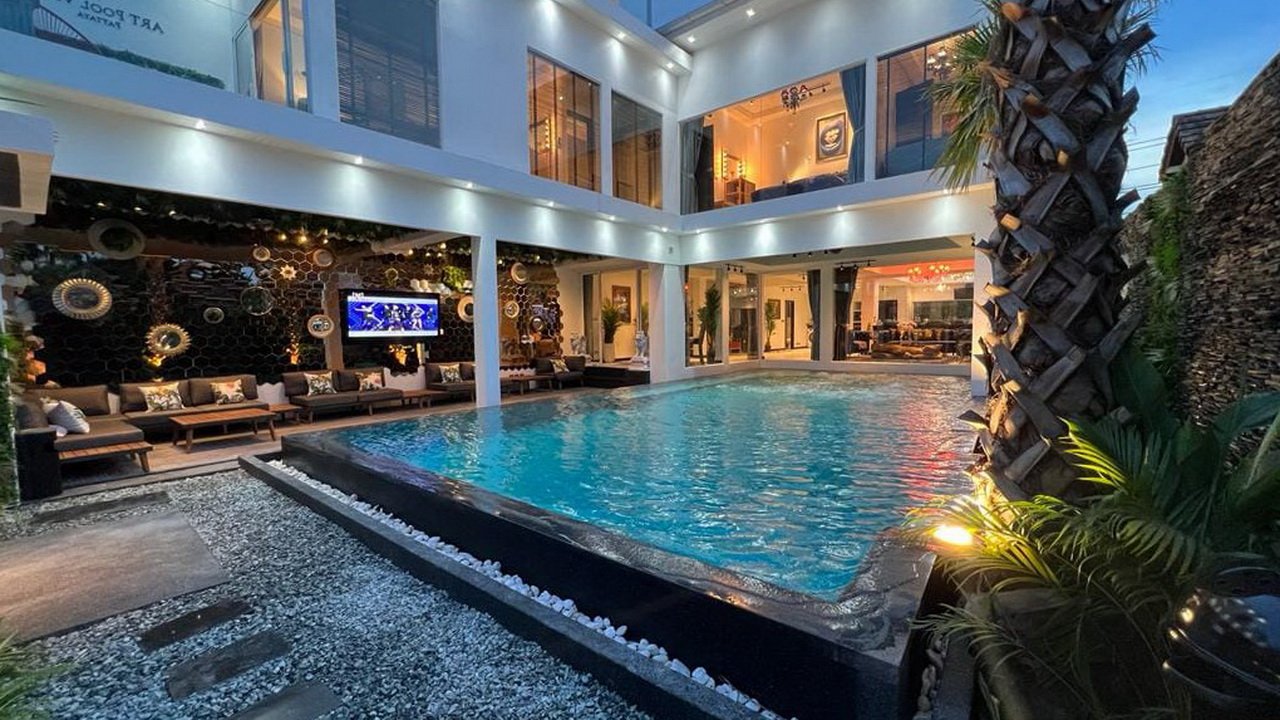 Villa de 8 dormitorios en Pattaya, Thailand No. 5754