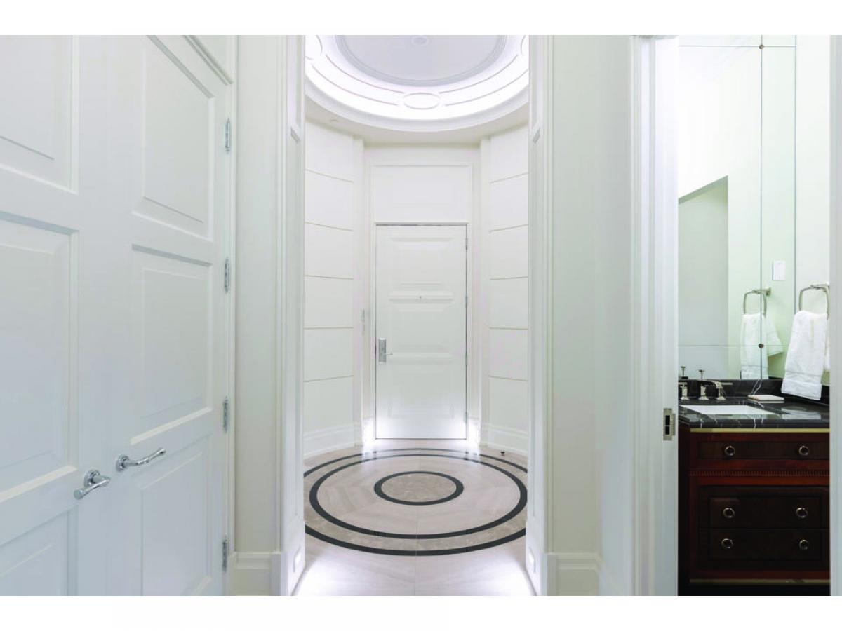 2 bedrooms Condo in Oakville, Canada No. 561