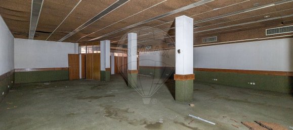 550m² Commercial property in Coimbra, Portugal No. 66265 8
