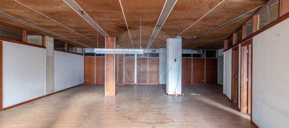 550m² Commercial property in Coimbra, Portugal No. 66265 3