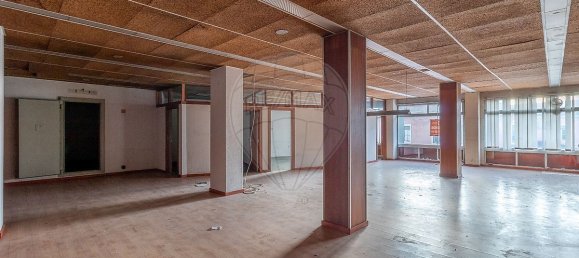 550m² Commercial property in Coimbra, Portugal No. 66265 4