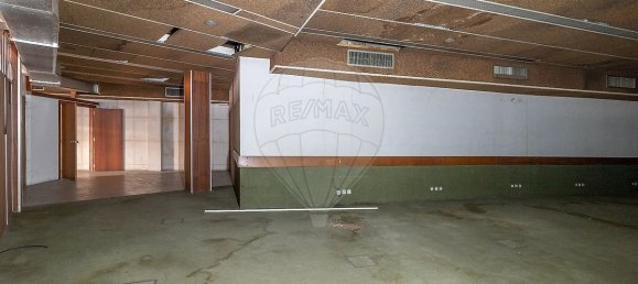 550m² Commercial property in Coimbra, Portugal No. 66265 6