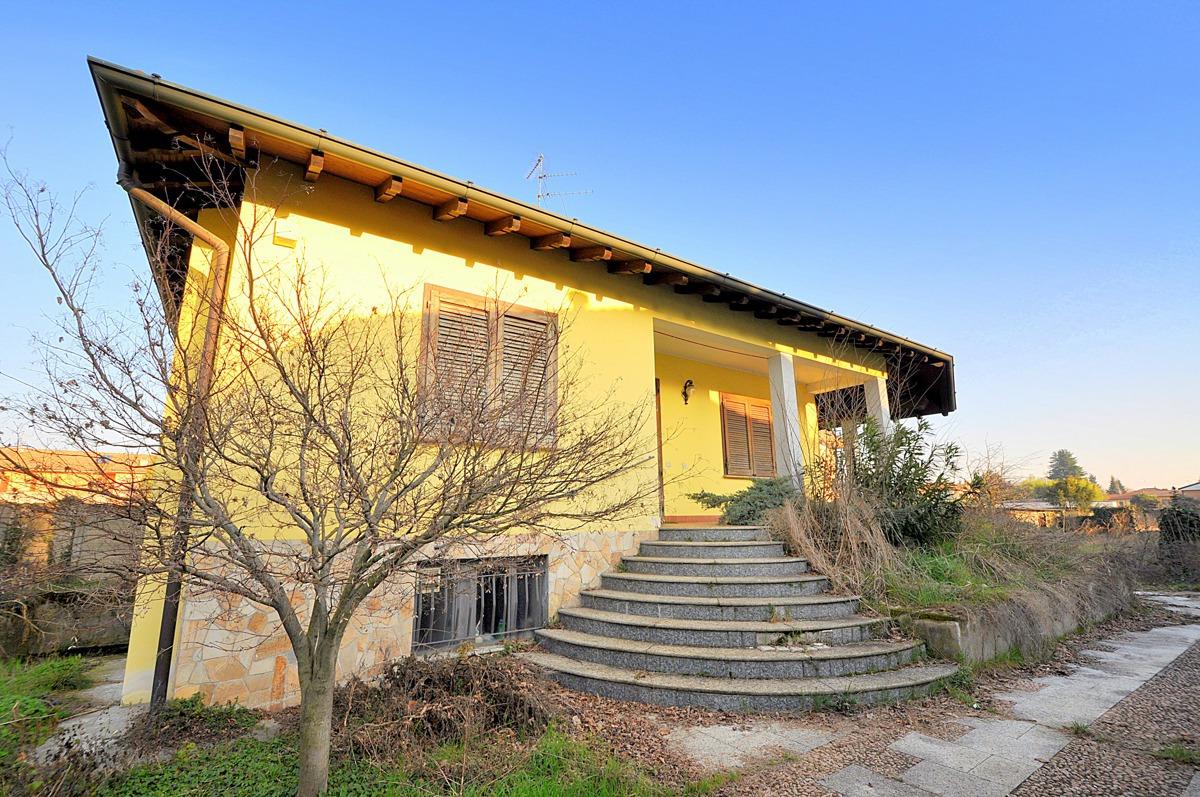 Villa de 3 divisões em Inveruno, Italy N.º 5140