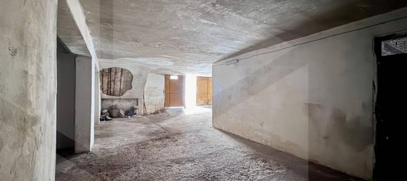 1 room Garage in Ostuni, Italy No. 24705 2