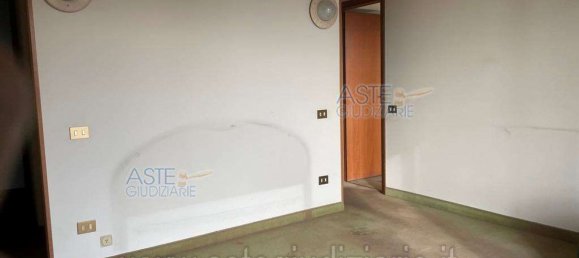 5 rooms Apartment in Renate, Italy No. 181642 2
