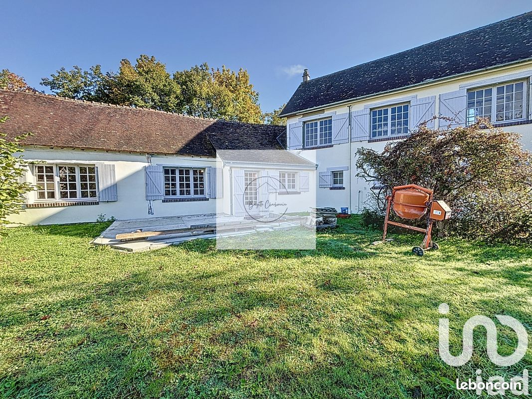 Casa de 4 dormitorios en Montreuil, France No. 219204