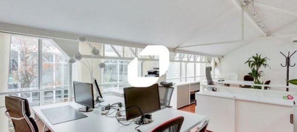 275m² Office in Suresnes, France No. 308351 7
