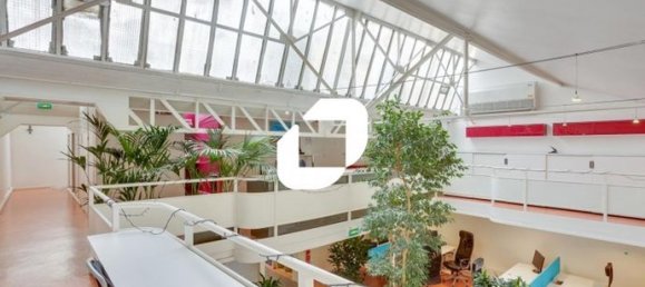 275m² Office in Suresnes, France No. 308351 3