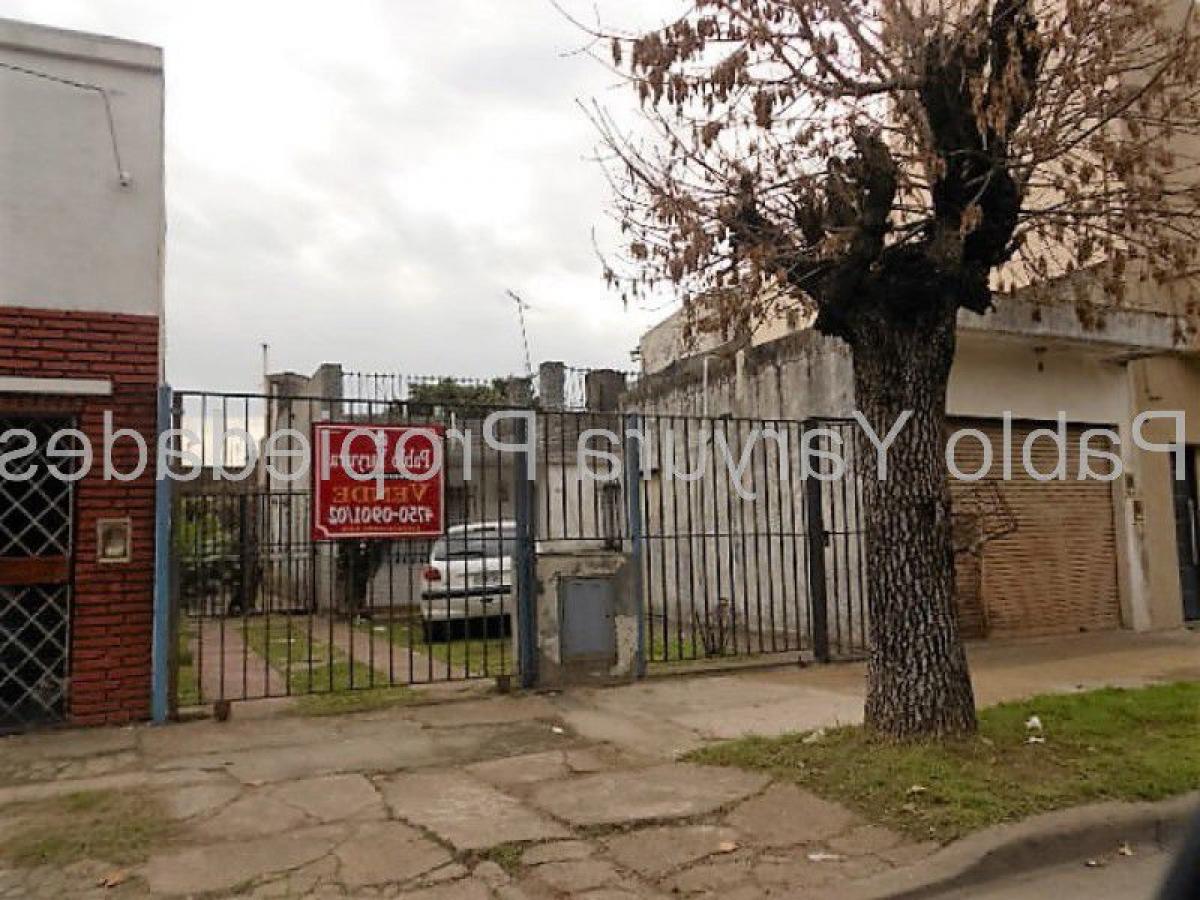 3 bedrooms House in Tres de Febrero, Argentina No. 9831