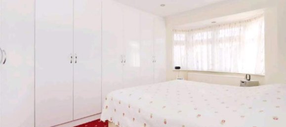 Дом с 4 спальнями в Пиннер, Великобритания № 14497 31