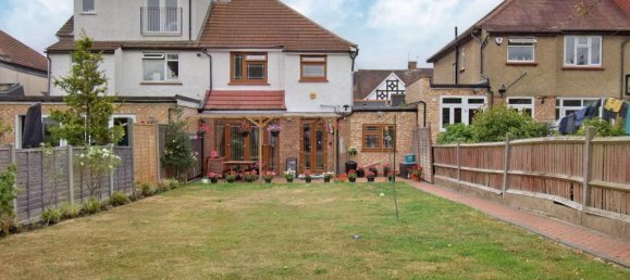 Дом с 4 спальнями в Пиннер, Великобритания № 14497 19