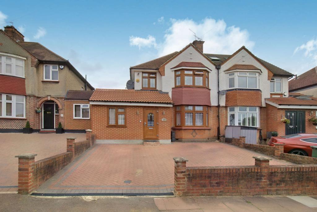 Дом с 4 спальнями в Пиннер, Великобритания № 14497