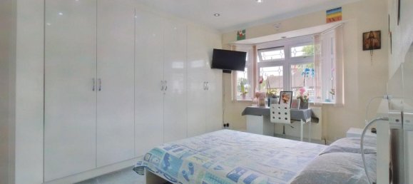 Дом с 4 спальнями в Пиннер, Великобритания № 14497 8