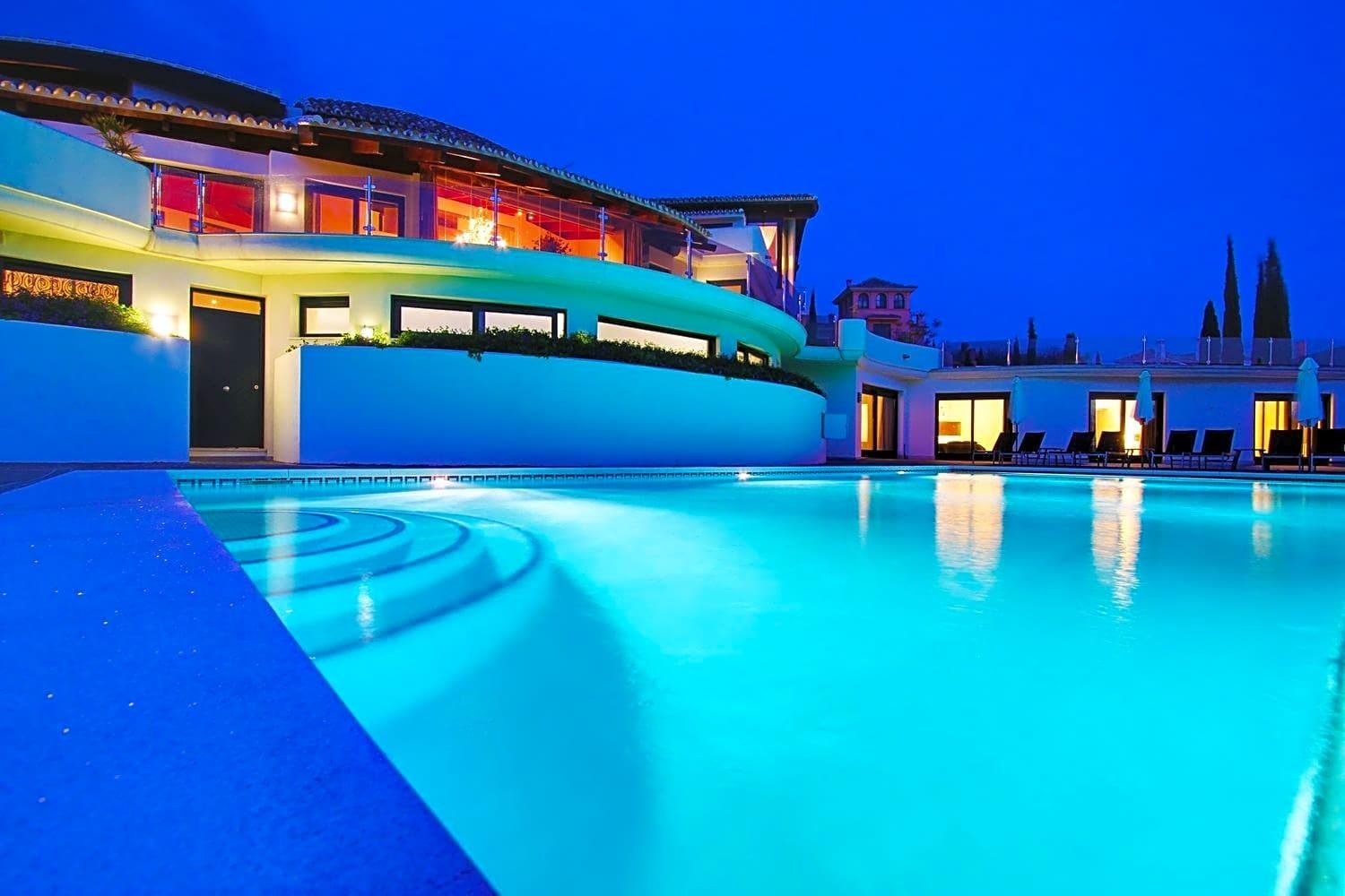 10 bedrooms Villa in Malaga, Spain No. 86582