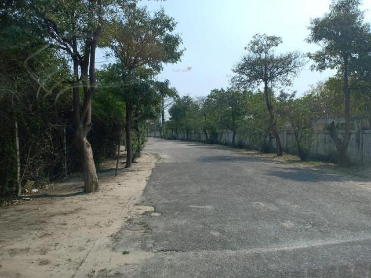  Land in Faridabad, India No. 30999