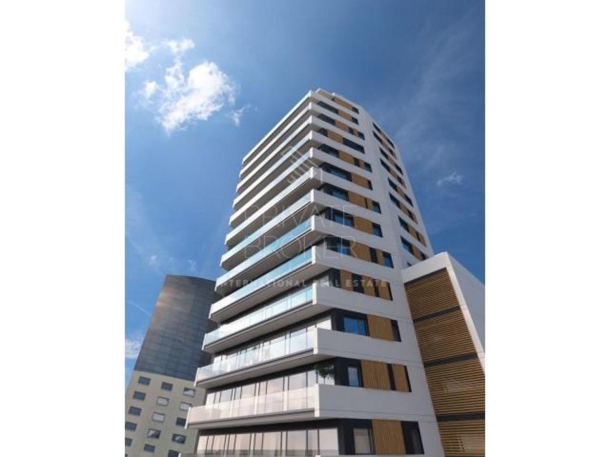 4 bedrooms Apartment in Lisbon, Portugal No. 5464