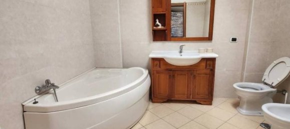 6-Zimmer Villa in Casagiove, Italy, Nr. 17409 17