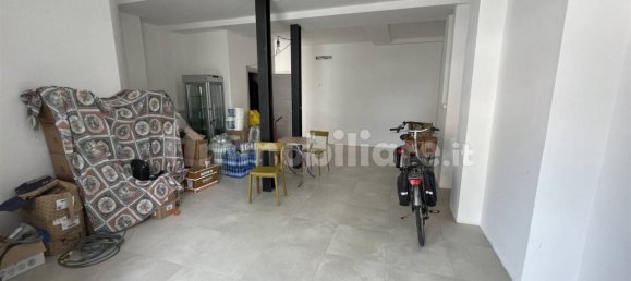 Коммерческая недвижимость с 3 комнатами в Камайоре, Италия № 211006 2