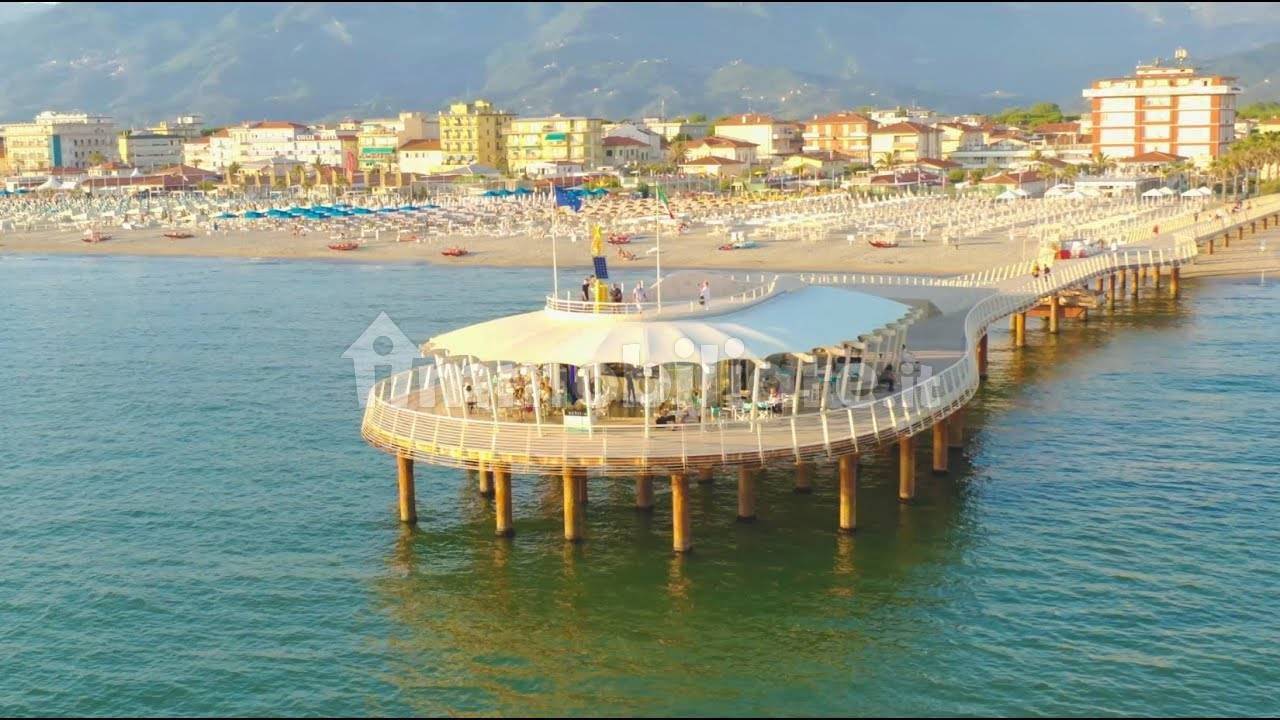 Коммерческая недвижимость с 3 комнатами в Камайоре, Италия № 211006