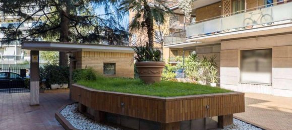 3 rooms Apartment in Rome, Italy No. 35603 4