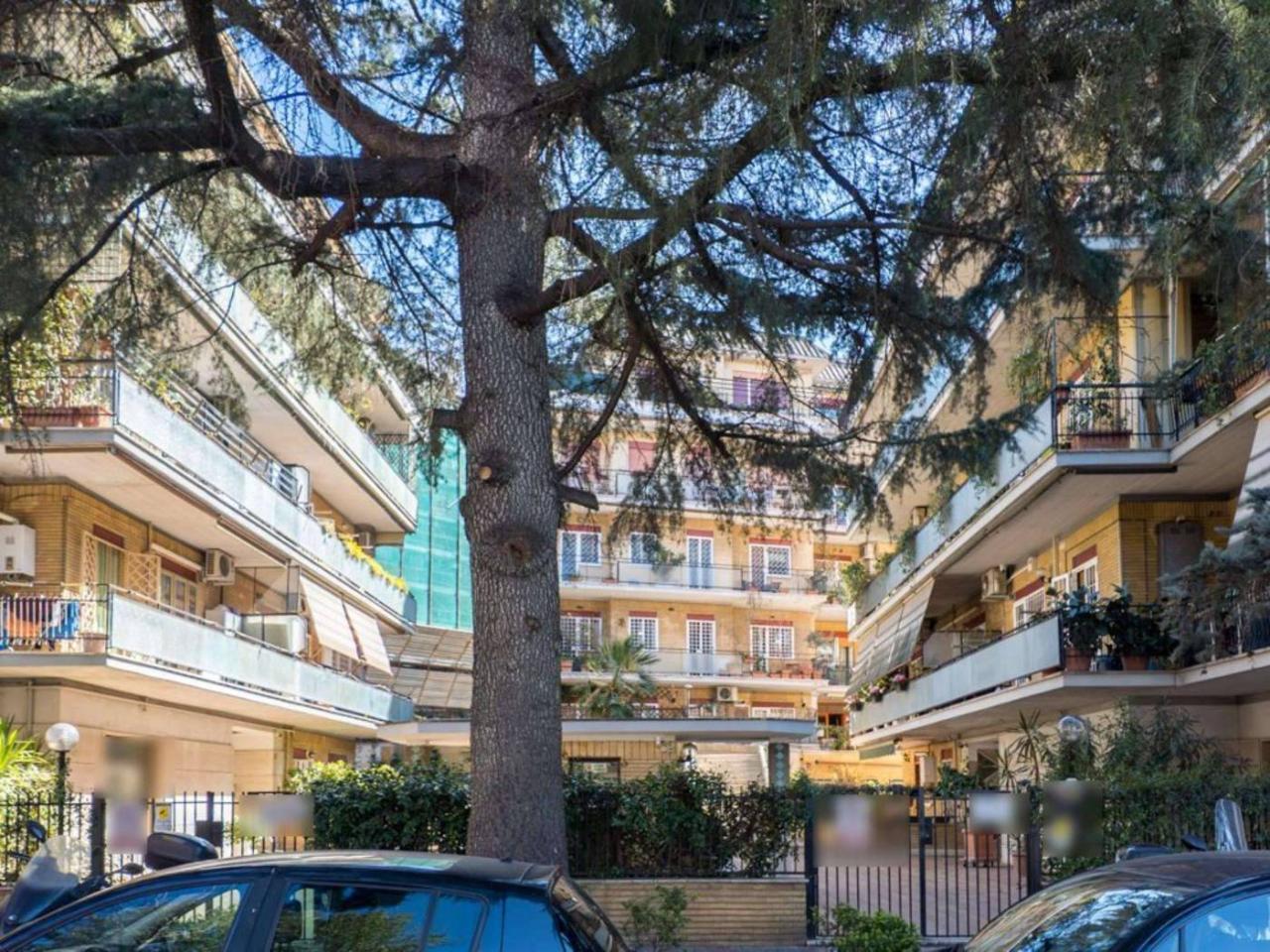 3 rooms Apartment in Rome, Italy No. 35603