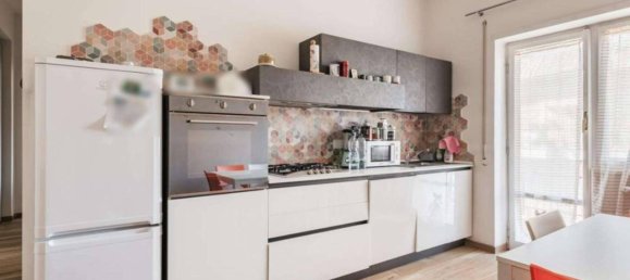 3 rooms Apartment in Rome, Italy No. 35603 10