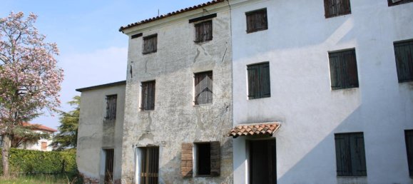 Дом с 4 комнатами в Мотта ди Ливенца, Италия № 121558 2