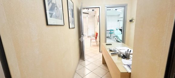 3غرفة عقار تجاري في Cinisello Balsamo, Italy رقم 108901 6