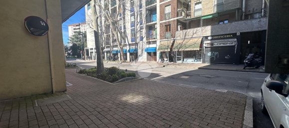 3غرفة عقار تجاري في Cinisello Balsamo, Italy رقم 108901 8