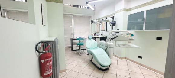 3غرفة عقار تجاري في Cinisello Balsamo, Italy رقم 108901 9