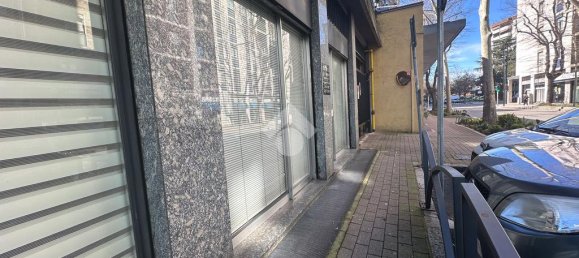 3غرفة عقار تجاري في Cinisello Balsamo, Italy رقم 108901 2