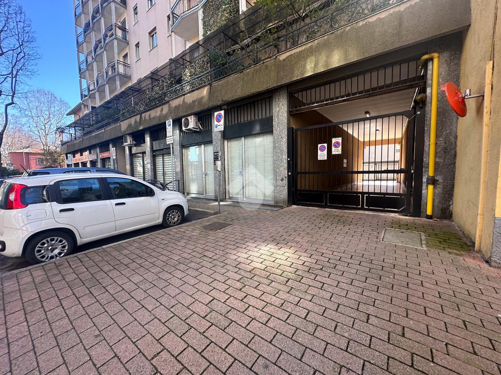 3غرفة عقار تجاري في Cinisello Balsamo, Italy رقم 108901