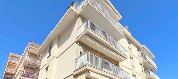 Apartamento de 3 habitaciónes en Bordighera, Italy No. 208396 14
